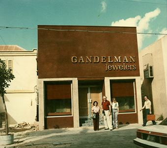 Robert Gandelman moves to Aruba