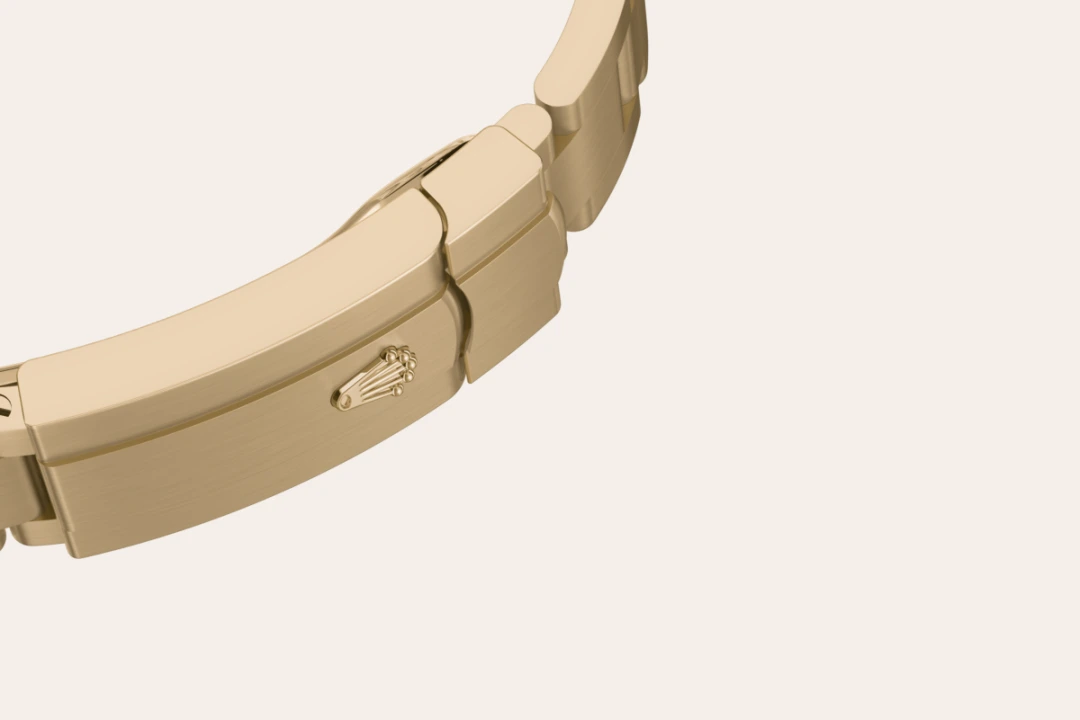 Rolex Oyster Perpetual 34 in yellow gold with a Black dial, domed bezel, and Oyster bracelet, m124208-0001 - Gandelman Rolex Oyster Perpetual 34 in yellow gold with a Black dial, domed bezel, and Oyster bracelet, m124208-0001 - Gandelman