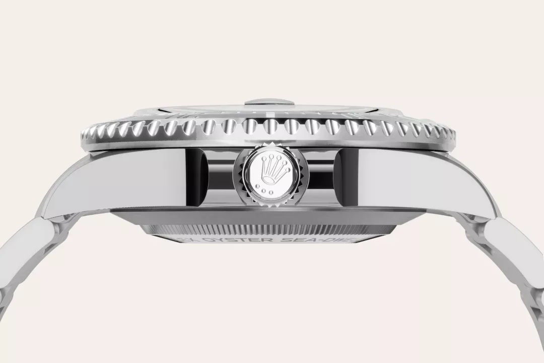 Rolex Sea-Dweller in Oystersteel, m126600-0002 - Gandelman