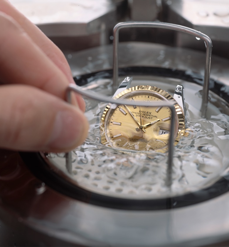 The Rolex servicing process at Gandelman in Aruba The Rolex servicing process at Gandelman in Aruba
